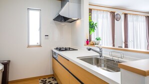 Basic House | Private kitchen - Laulea (Kin)