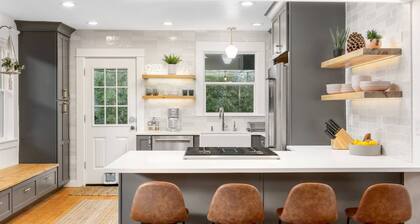 Rhone Retreat: Luxury Craftsman w/ Steam Shower, Hot Tub, & Pool Table, BBQ, Walk to Everything