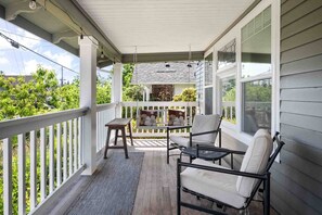 Property grounds - Rhone Retreat: Luxury Craftsman w/ Steam Shower, Hot Tub, & Pool Table, BBQ, Walk to Everything (Portland)