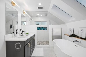 Bathtub, hair dryer, heated floors, towels