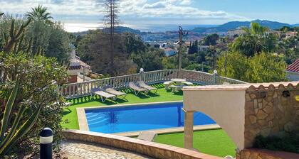 Club Villamar - Experience a peaceful retreat at a stunning villa in Lloret de Mar, offering Medi...