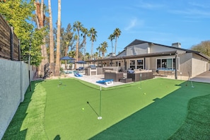 Exterior - Family Friendly Scottsdale Retreat, w/3 King Suites, Heated Pool + Spa, Putting Green, Game Room (Scottsdale)