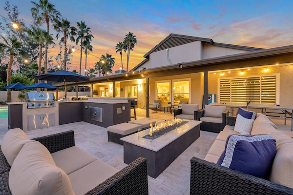 Great place to wind down after a fun filled day! Awesome seating area and fire pit table to enjoy