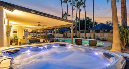 Family Friendly Scottsdale Retreat, w/3 King Suites, Heated Pool + Spa, Putting Green, Game Room