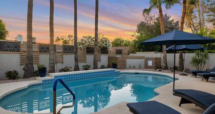 Perfect for Families in a Great Location, 3 King En Suites w/ Heated Pool & Hot Tub + Free Golf!