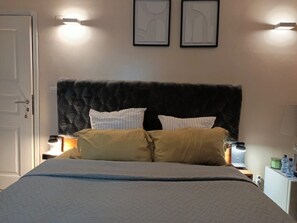 1 soverom, safe på rommet, strykejern/-brett og reiseseng for barn