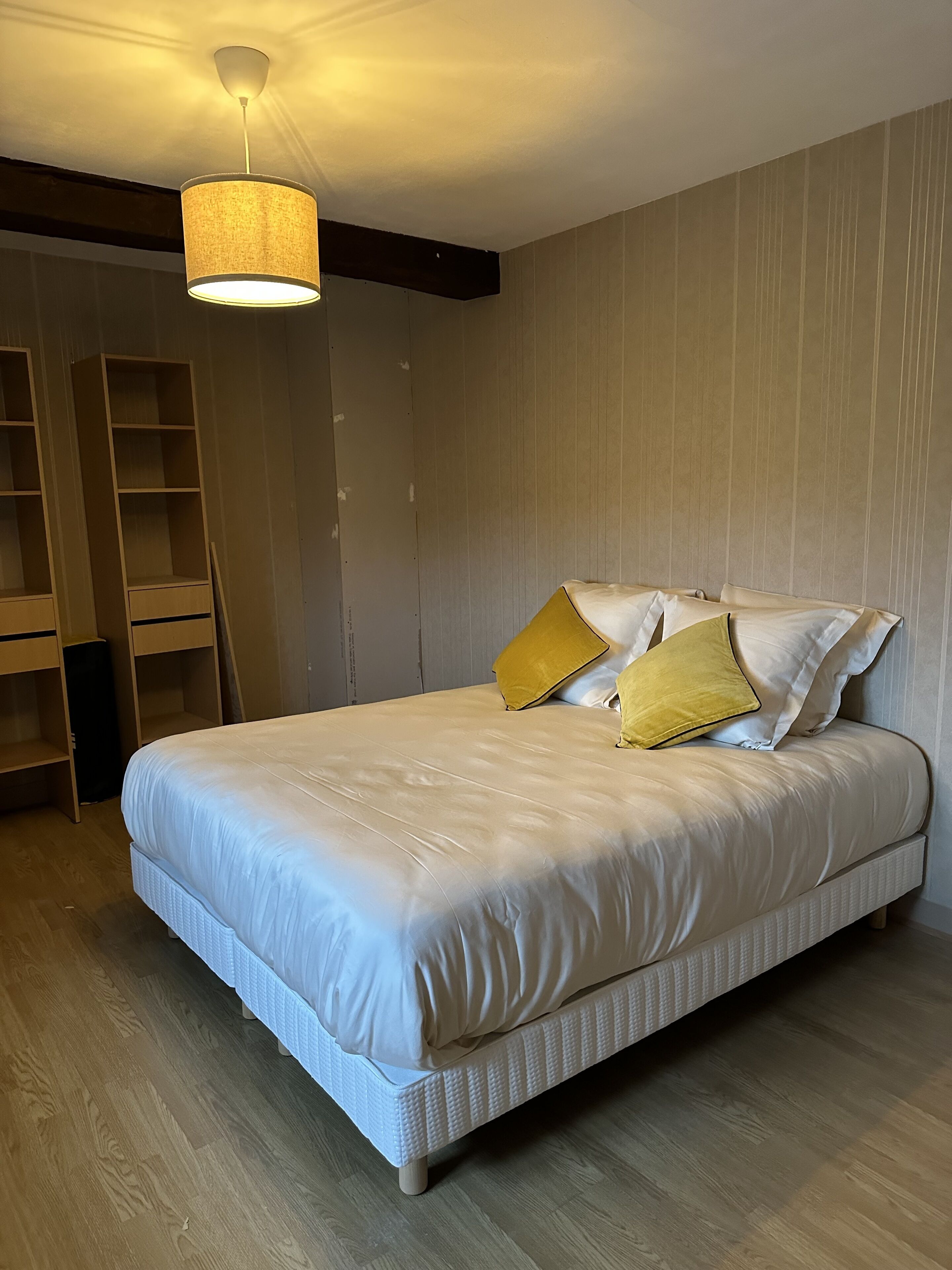 4 slaapkamers, een strijkplank/strijkijzer, gratis wifi, beddengoed