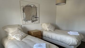 4 bedrooms, iron/ironing board, free WiFi, bed sheets