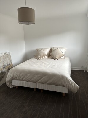 4 dormitorios, tabla de planchar con plancha, wifi gratis y ropa de cama