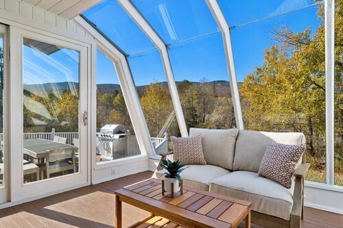 Mountain View 8-BR Lodge 2-Min to Mount Snow