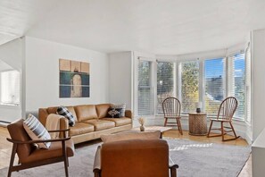 تلفزيون، مكتب