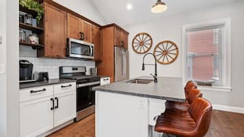 Apartment | Private kitchen | Cookware/dishes/utensils
