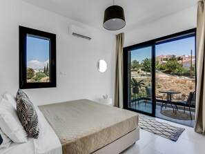 2 bedrooms, iron/ironing board, internet, bed sheets