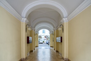 Interni