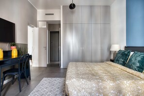 2 camere, una scrivania, ferro/asse da stiro, Wi-Fi gratuito