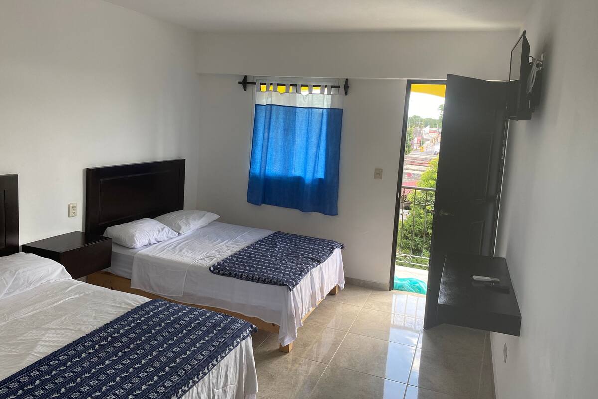 Kamar Double Basic, 2 Tempat Tidur Queen | Wi-Fi gratis dan seprai linen
