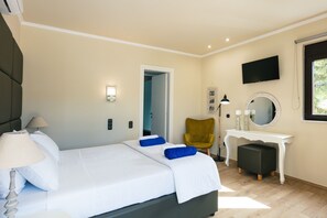 4 chambres, fer et planche à repasser, lit de bébé portatif