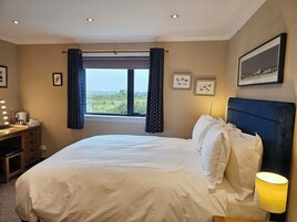 Comfort Double Room | Desk, blackout curtains, free WiFi, bed sheets