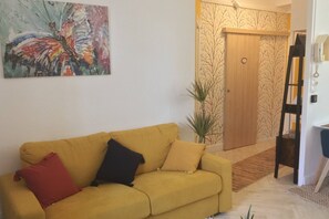 Télévision, cheminée, jeux vidéo, chaîne hi-fi