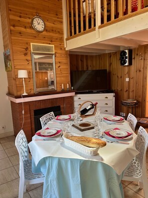 Dining - Picturesque house in the basin style sailor's house (La Teste-de-Buch)