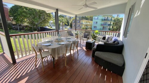 Blue Beach House – Unwind at this stunning beachside cottage in Kings Beach