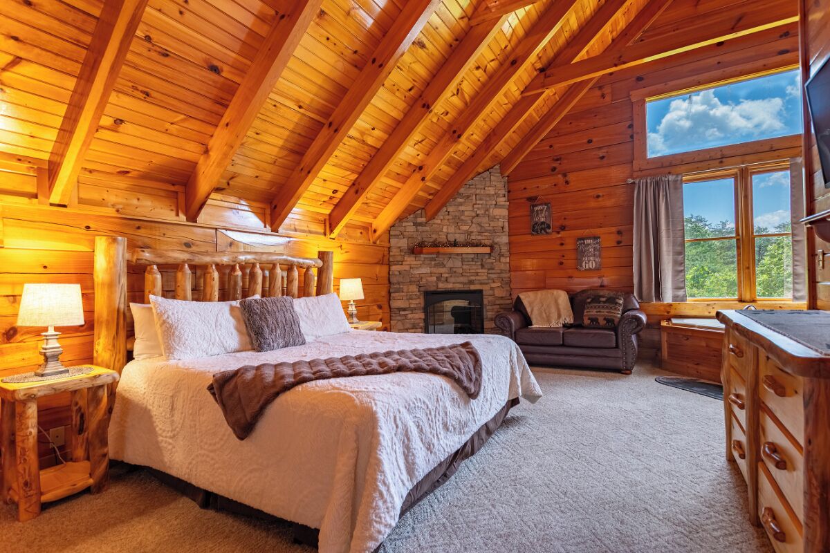 3 habitaciones, tabla de planchar con plancha y cuna de viaje 