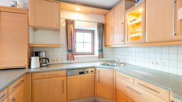 Kühlschrank, Ofen, Herdplatte, Geschirrspüler