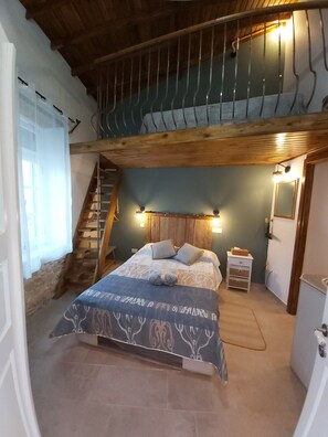 Deluxe-Studio | Bügeleisen/Bügelbrett, kostenloses WLAN, Bettwäsche