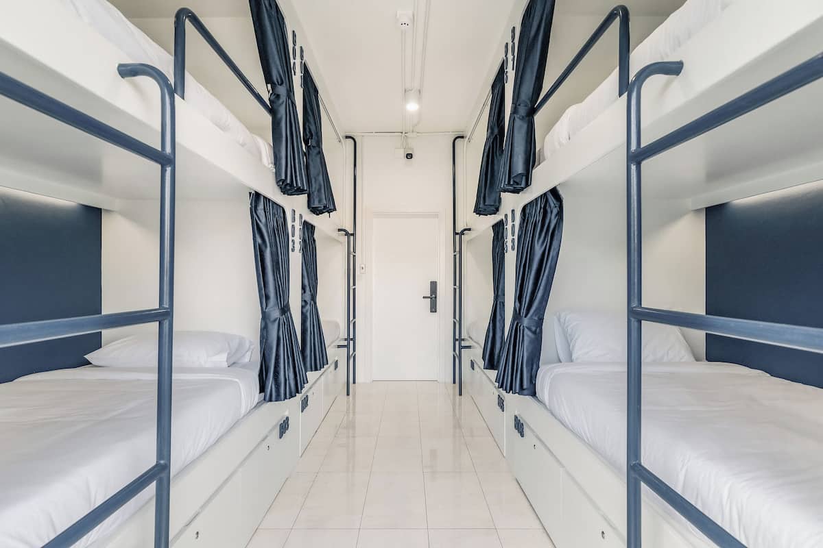 Dormitorio condiviso, dormitorio misto | Una scrivania, tende oscuranti, Wi-Fi gratuito, lenzuola