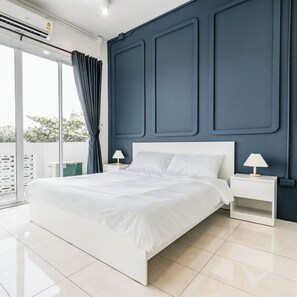 Deluxe Suite with Shared Bathroom | Desk, blackout curtains, free WiFi, bed sheets - Shapel Hostel and Cafe (Chiang Mai)