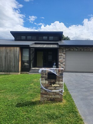 تفاصيل الفندق من الخارج