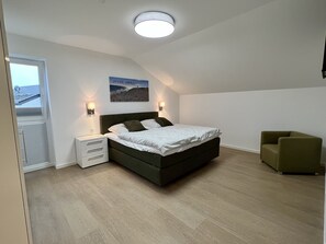 2 bedrooms, travel cot, free WiFi
