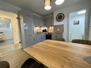 Kühlschrank, Ofen, Herdplatte, Geschirrspüler