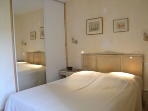 3 bedrooms, free WiFi - Charming Family Cottage with Large Garden, Bikes & WiFi Near Périgord (Combiers)