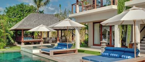 Piscine couverte, piscine extérieure