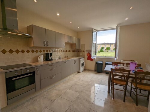 Gîte charmant au cœur d'un château historique avec parc, proche de Cognac, idéal famille et nature