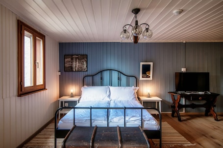 1 室のベッドルーム、デスク、アイロン / アイロン台、WiFi (無料). Lovely one-bedroom apartment in typical mountain house (CHIÈRA)