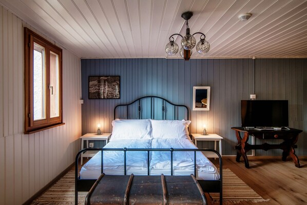 1 bedroom, desk, iron/ironing board, free WiFi