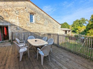 تناول الطعام بالخارج