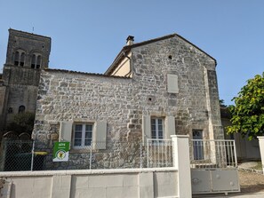 المنشأة من الخارج