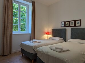 3 chambres, accès au Wi-Fi (inclus), accessible en fauteuil roulant