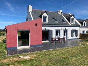 Exterior - New modern house near Herlin Beach (Bangor)