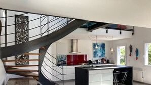 Coffee/tea maker, fridge, microwave, oven - New modern house near Herlin Beach (Bangor)