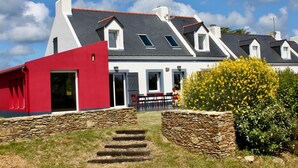 Exterior - New modern house near Herlin Beach (Bangor)