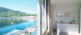 Apartment with 180° view of Lake Lugano in Ponte Tresa (LA FINESTRA BLU)