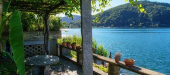 Apartment with 180° view of Lake Lugano in Ponte Tresa (LA FINESTRA BLU)