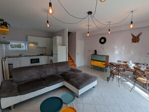 Télévision, table de tennis de table