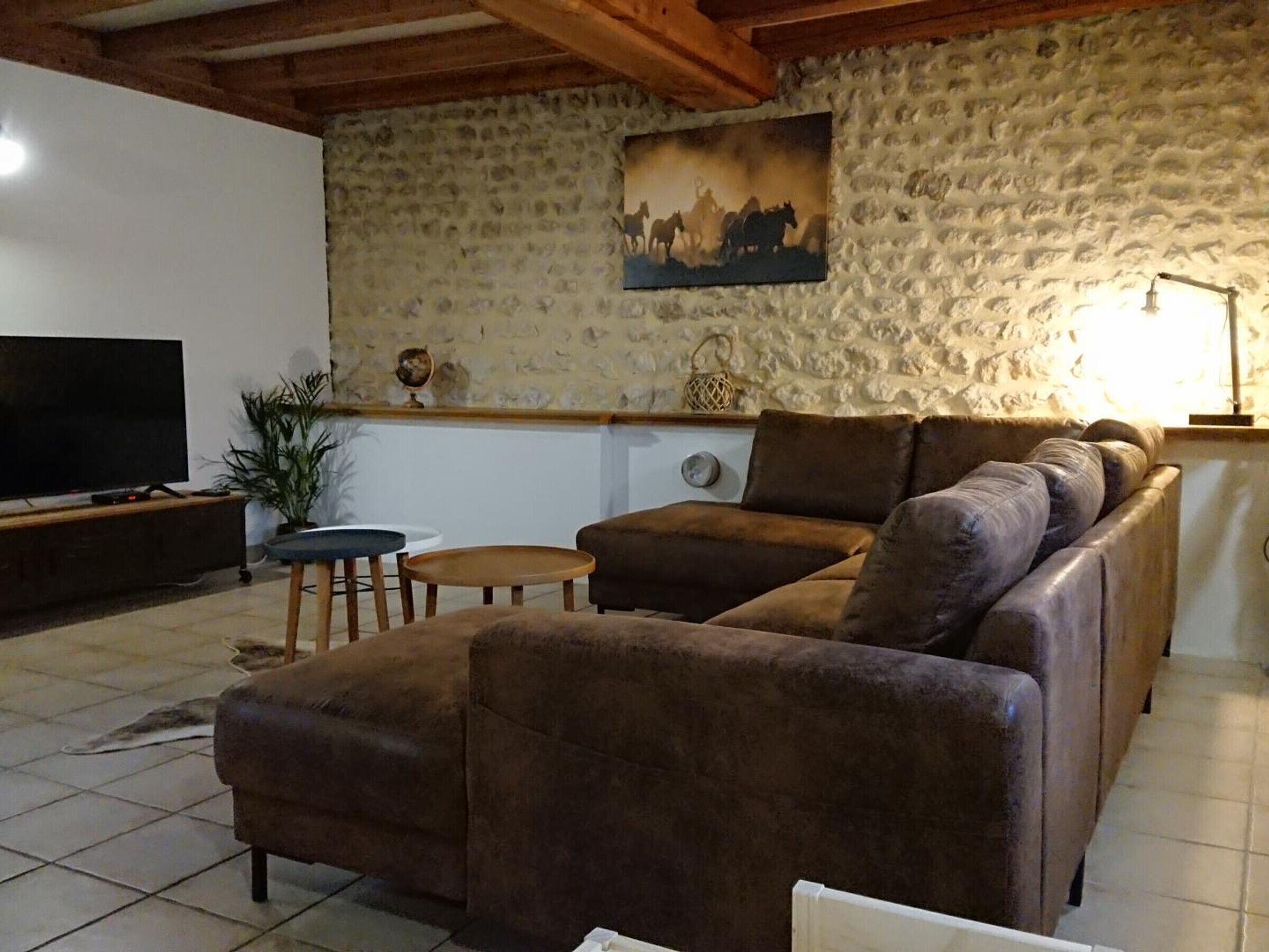 Maison Spacieuse En Pleine Nature Avec Piscine, éQuipements De Loisirs Et Randonnées à Proximité - Charente