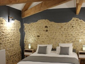 4 bedrooms, free WiFi, bed sheets