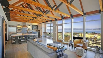 Una Smart TV, una chimenea